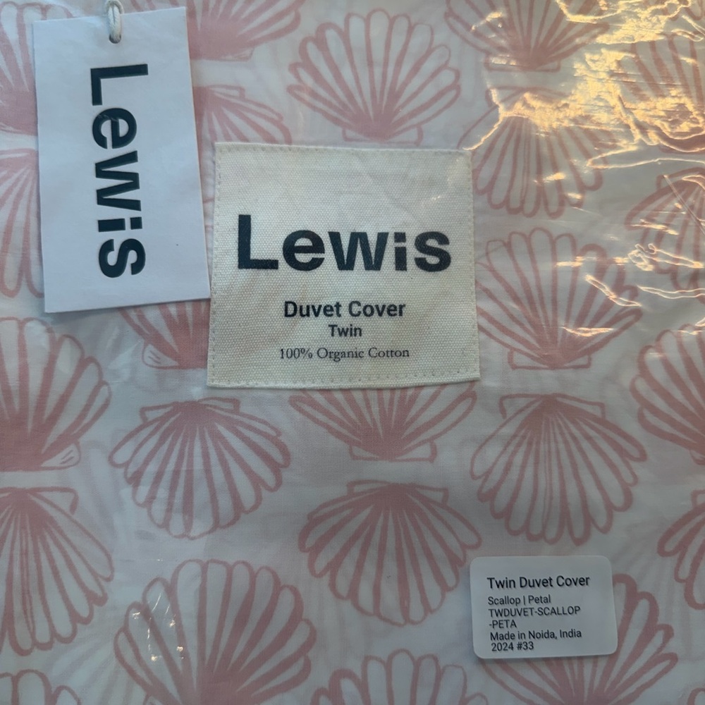 Lewis Twin Duvet Cover with Pink Scallop Design NWT